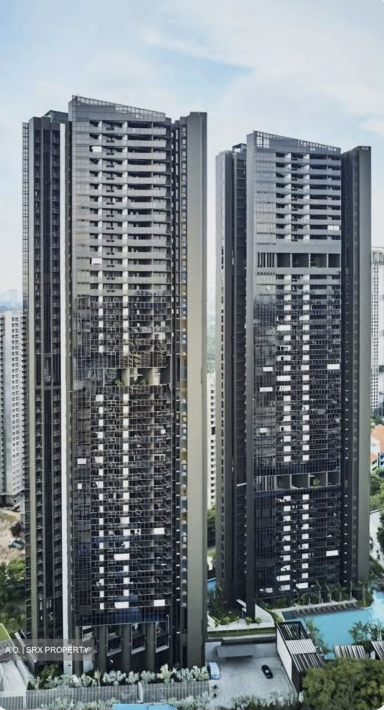 Commonwealth Towers (D3), Condominium #450115201